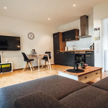 Am Heidegarten 公寓 *